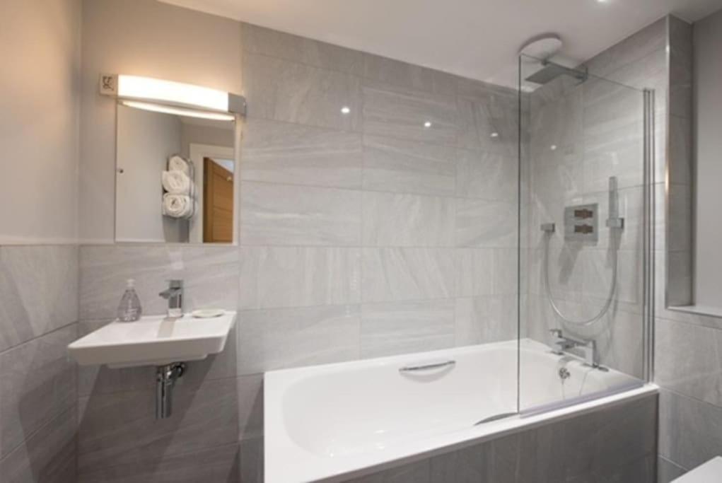Beautiful, Spacious 1 Bed Flat Brentwood Bagian luar foto